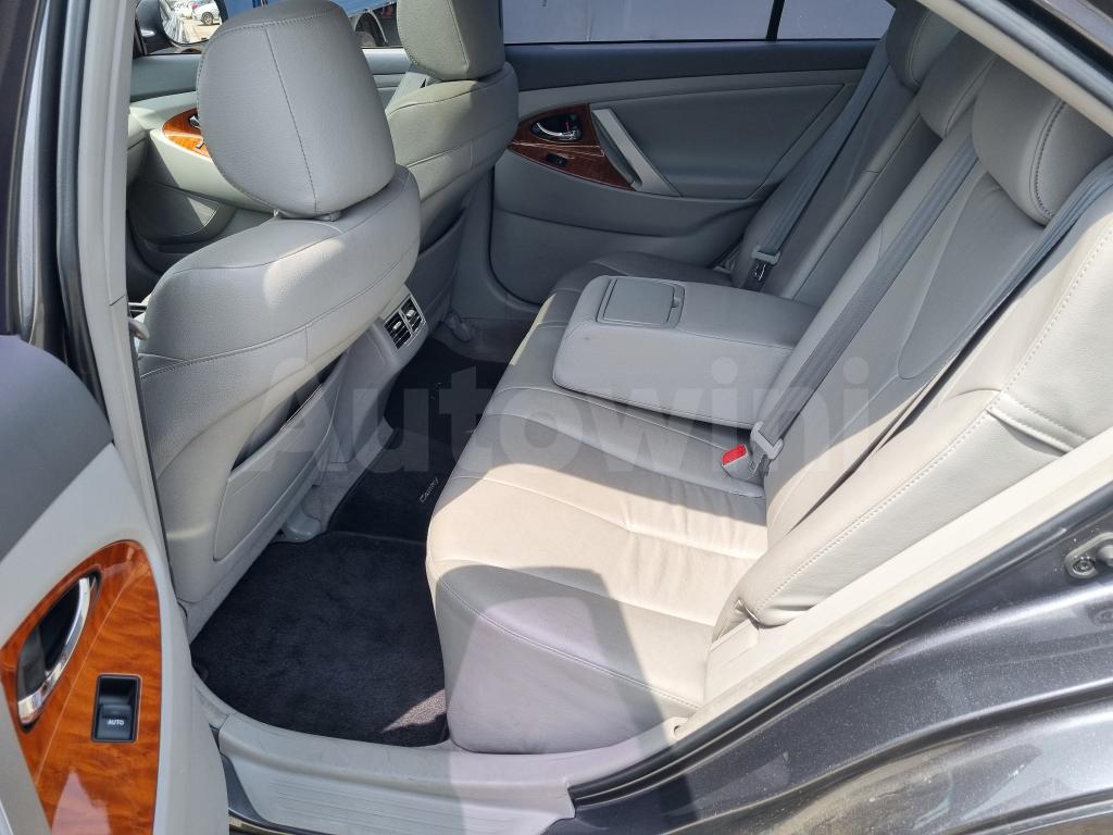 2011 TOYOTA CAMRY XLE - 17