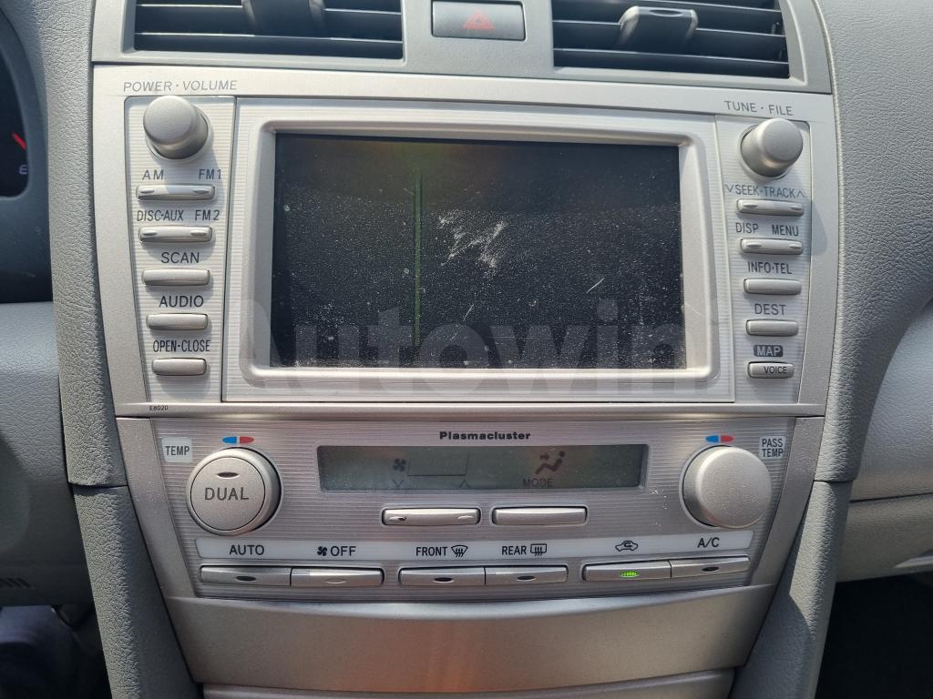 2011 TOYOTA CAMRY XLE - 30