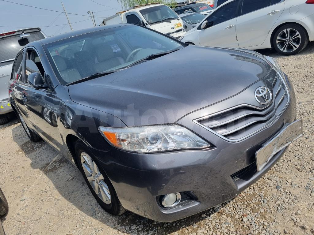 2011 TOYOTA CAMRY XLE - 31
