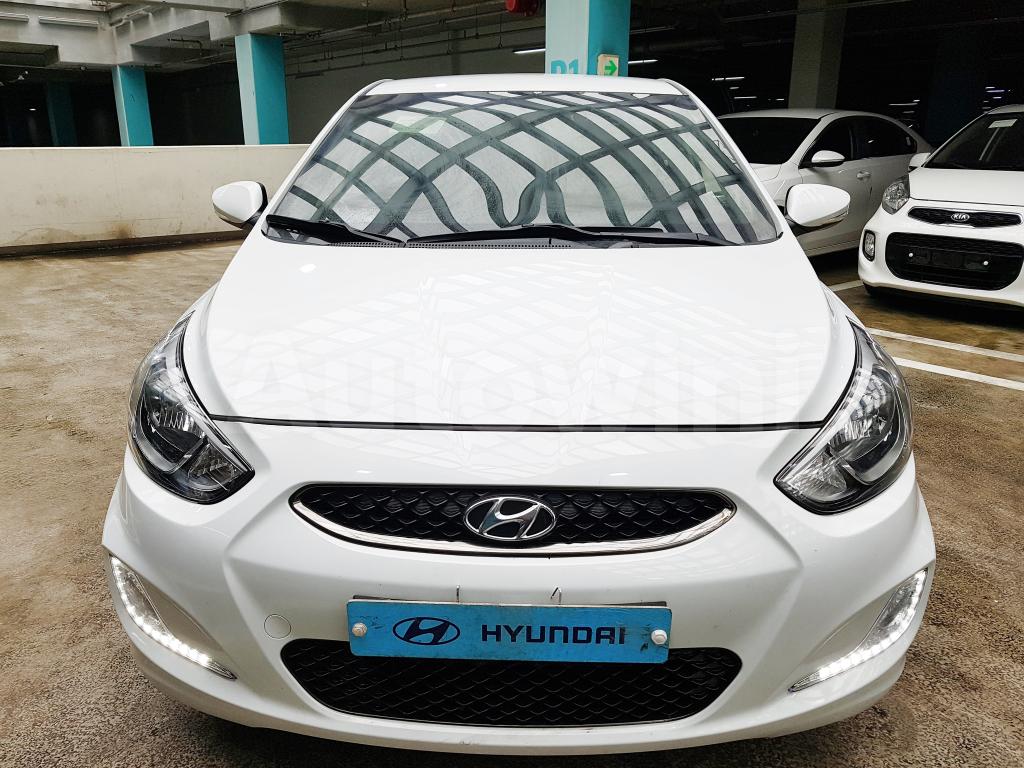 KMHCS41BEKU455488 2019 HYUNDAI ACCENT  G-15R+LED+LEATHER+ANDROID)-2