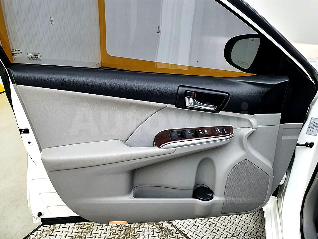 2012 TOYOTA  CAMRY 2.5 XLE - 8
