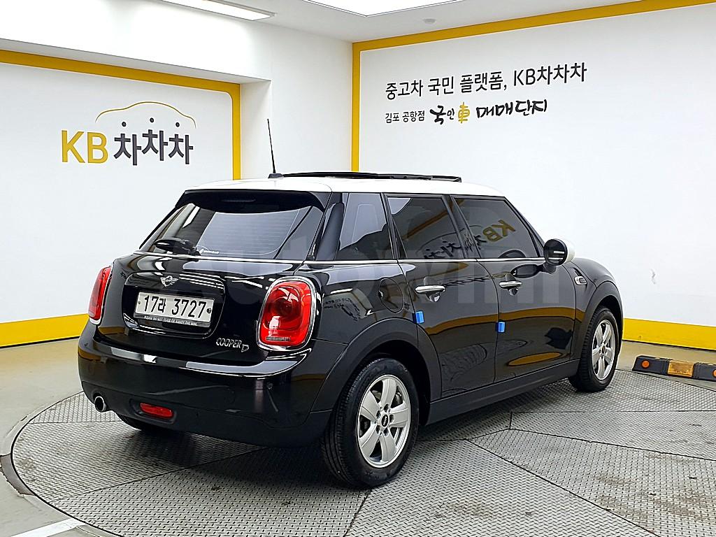 WMWXT3103H2F99238 2017 MINI COOPER D 1.5 5-DOOR MID 3RD GENERATION-2