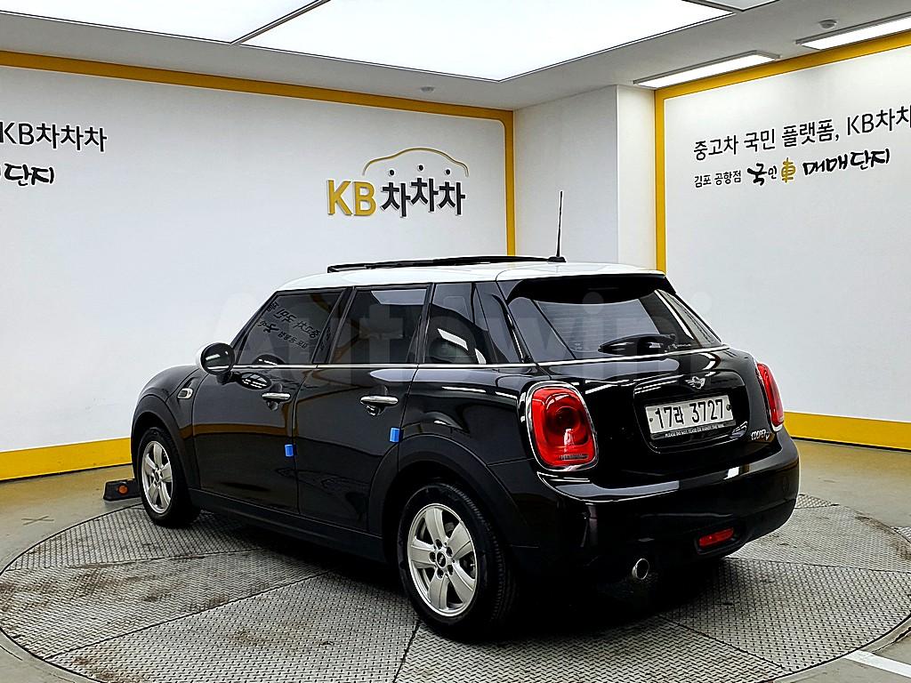 WMWXT3103H2F99238 2017 MINI COOPER D 1.5 5-DOOR MID 3RD GENERATION-3