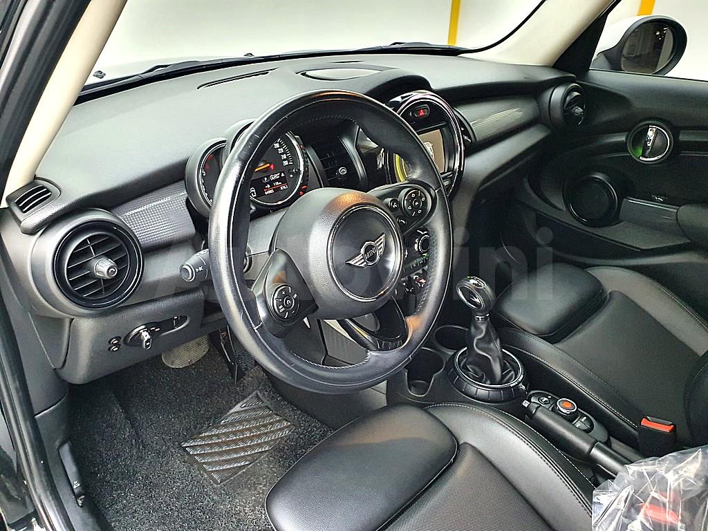 2017 MINI COOPER D 1.5 5-DOOR MID 3RD GENERATION - 11