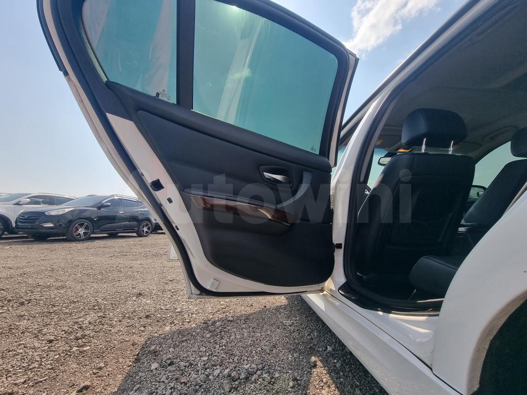2011 BMW 3 SERIES 320D - 23
