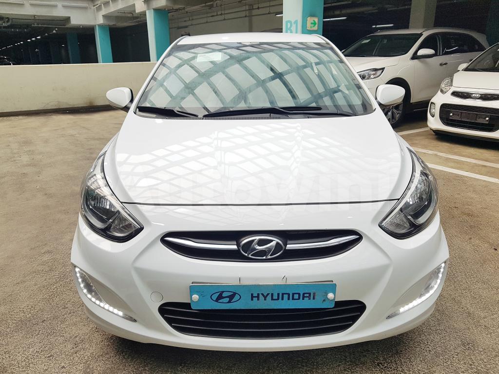 KMHCS41BEHU243256 2017 HYUNDAI ACCENT  GASOLINE(LED+ANDROID+LEATHER)-2