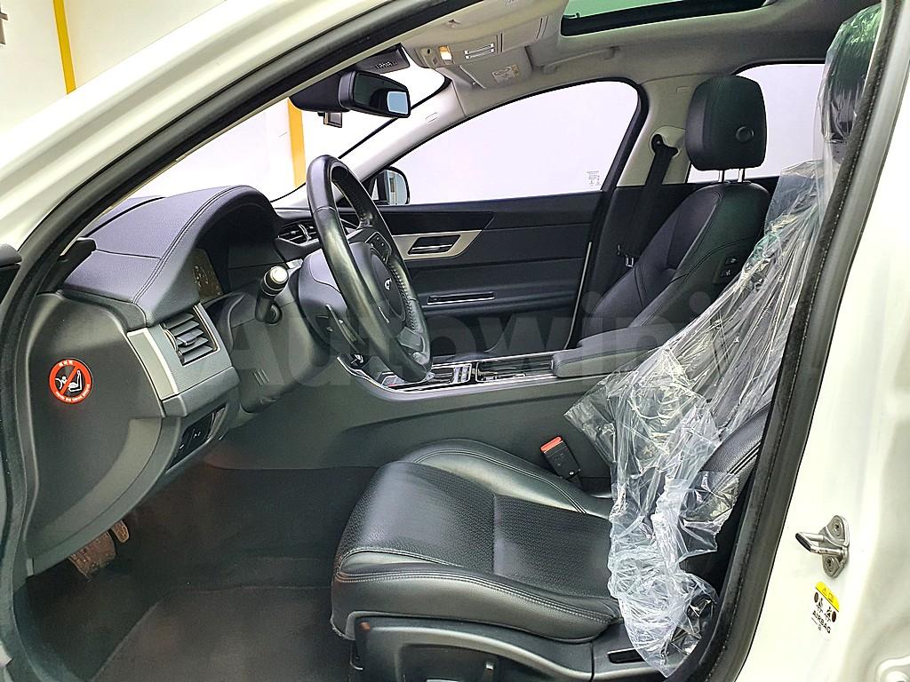 2017 JAGUAR XF 2.0D PRESTIGE X260 - 8