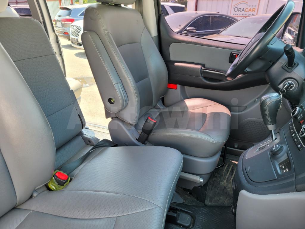 2017 HYUNDAI GRAND STAREX H-1 2.5 DIESEL WAGON 4WD - 17