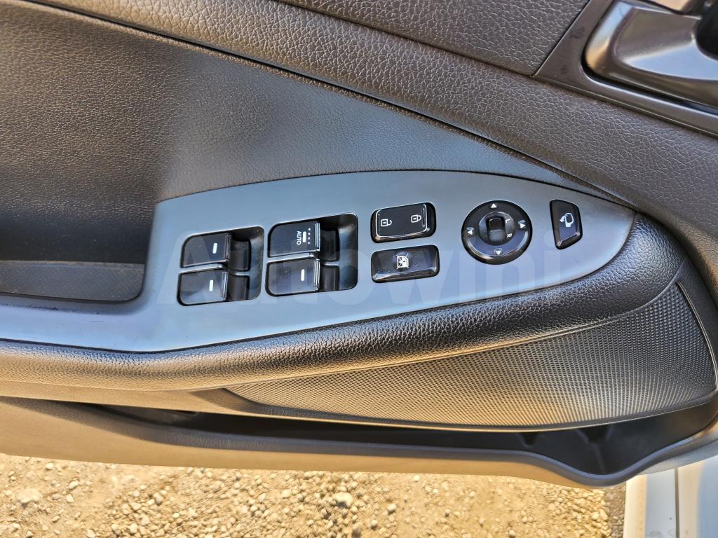 2015 KIA  K5 2TH GEN DELUXE 2WD A/T S.KEY NAVI+CAM - 40