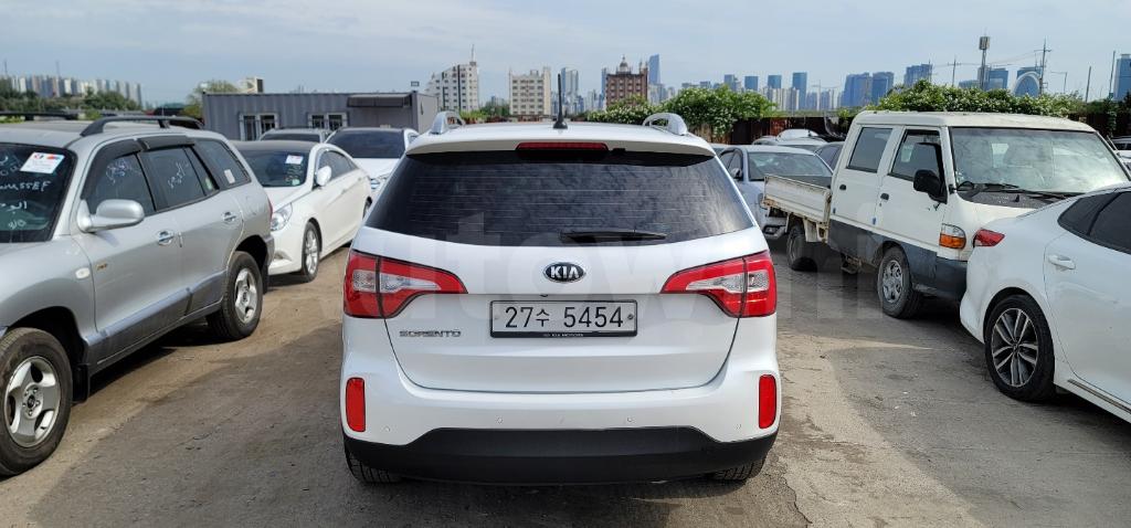 KNAKU815BDA363548   ?RE-CARVED VIN NUMBER  BUYERS NEED TO CHECK IF RE-CARVED VIN NUMBERS ARE ALLOWED IN THEIR COUNTRY TO AVOID CUSTOMS ISSUES BEFORE BOOKING. 2013 KIA  SORENTO R PANORAMA FULL OPTION-4