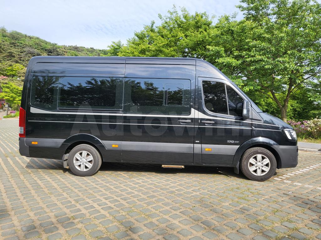 KMJUG17RPJC002426 2018 HYUNDAI SOLATI LUXURY-2