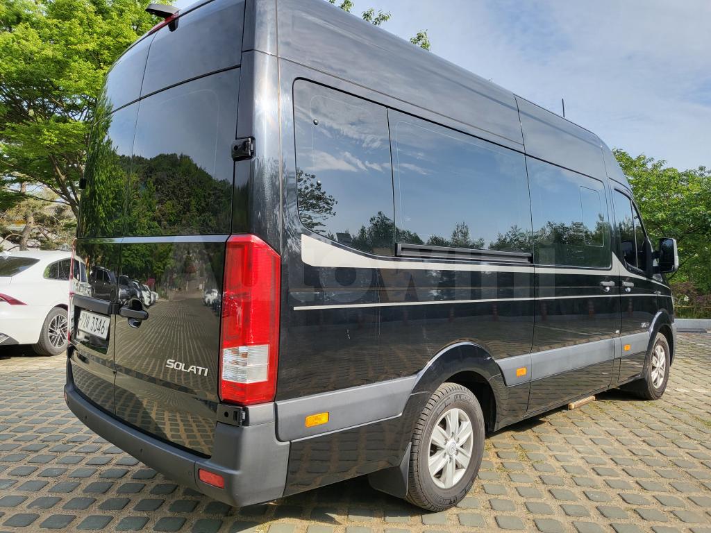 KMJUG17RPJC002426 2018 HYUNDAI SOLATI LUXURY-3