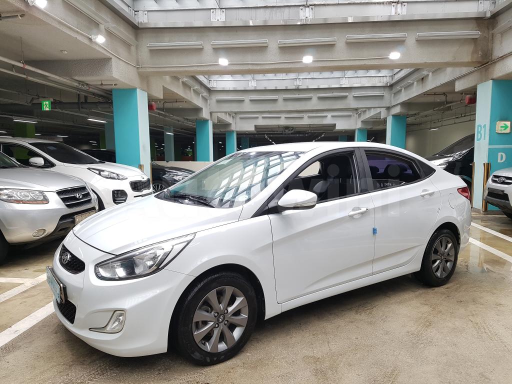 KMHCT41UGJU367017 2018 HYUNDAI ACCENT  NO-ACCIDENT(15R+ANDROID+LEATHE-1