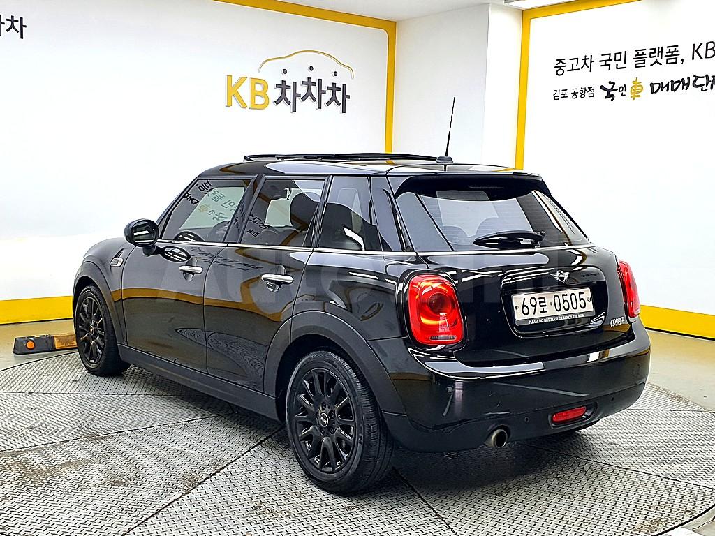 WMWXU1103G2D89030 2016 MINI COOPER 1.5 5-DOOR BLACK SUIT EDITION-3