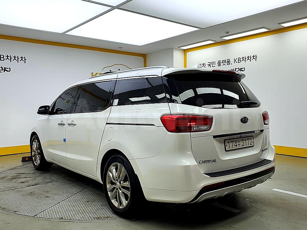 KNAMB81ABJS441337 2018 KIA  CARNIVAL DIESEL 2.2 7 SEATER LIMOUSINE-3