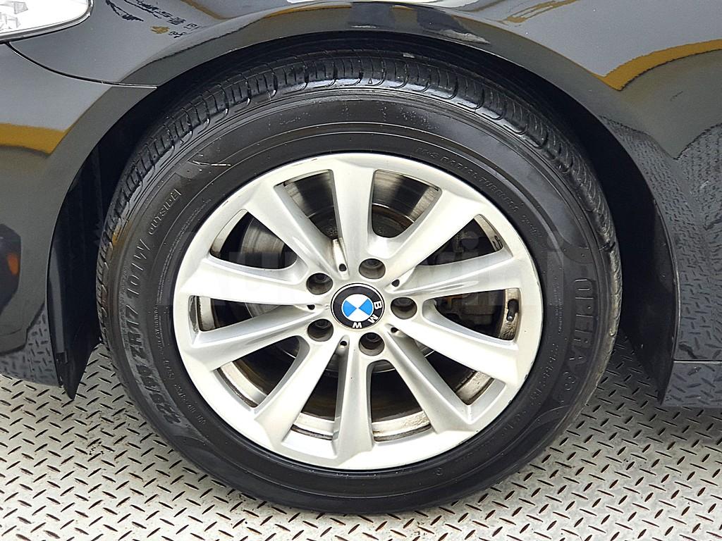 2011 BMW 5 SERIES F10  520D - 17