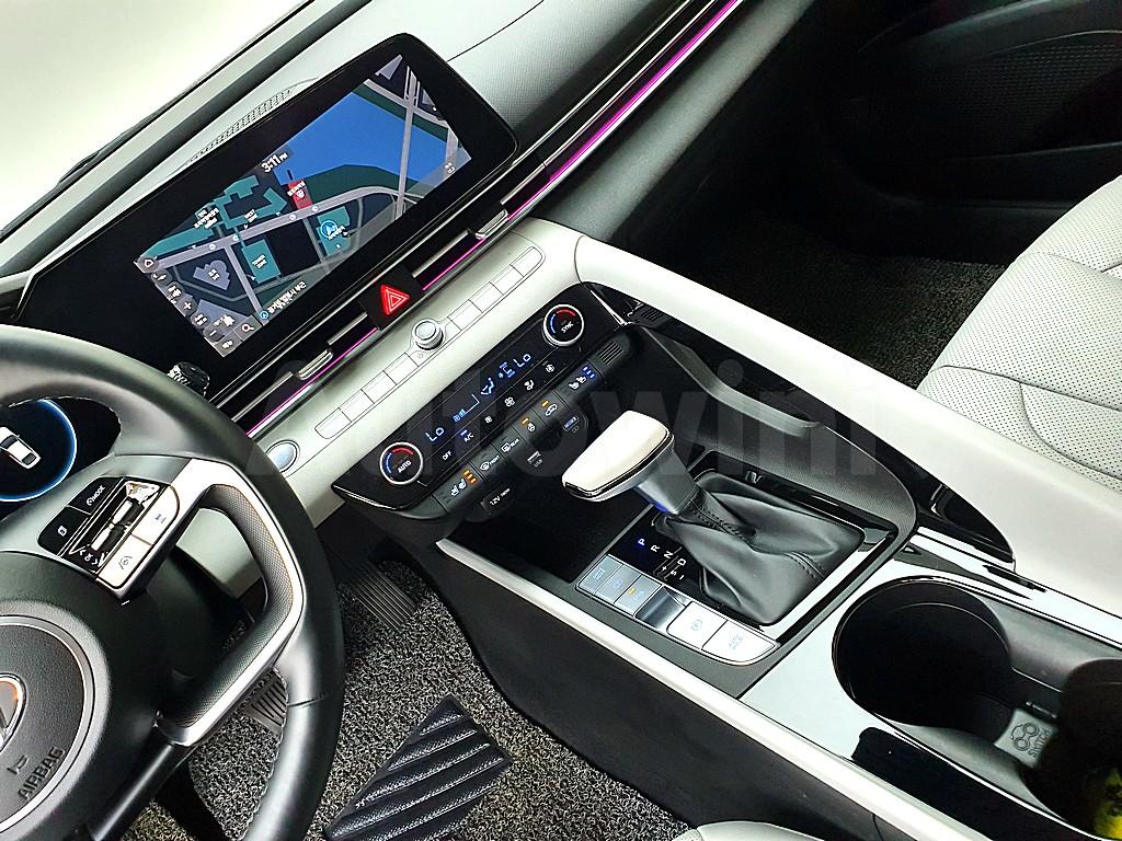 2020 HYUNDAI  AVANTE CN7  1.6 INSPIRATION - 11