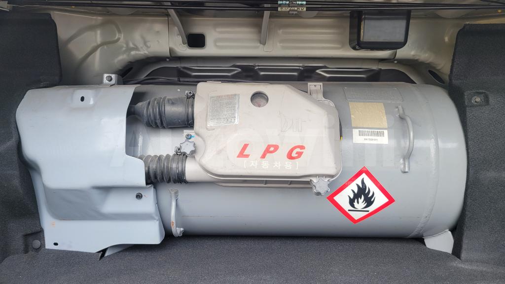 2018 HYUNDAI LF SONATA LPI 2WD A/T - 28