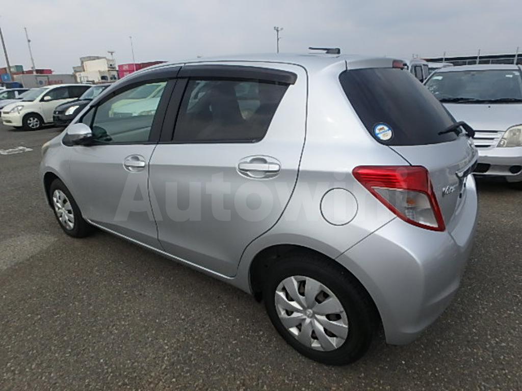 2011 TOYOTA VITZ F SMART - 12