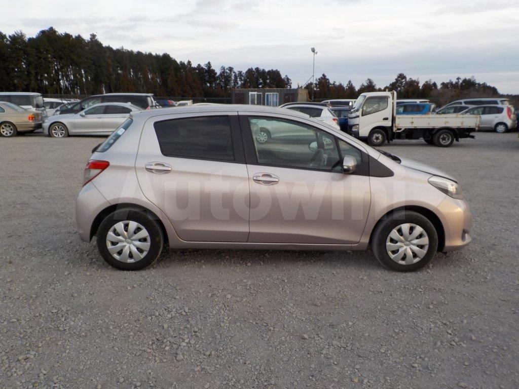 2011 TOYOTA VITZ F - 37