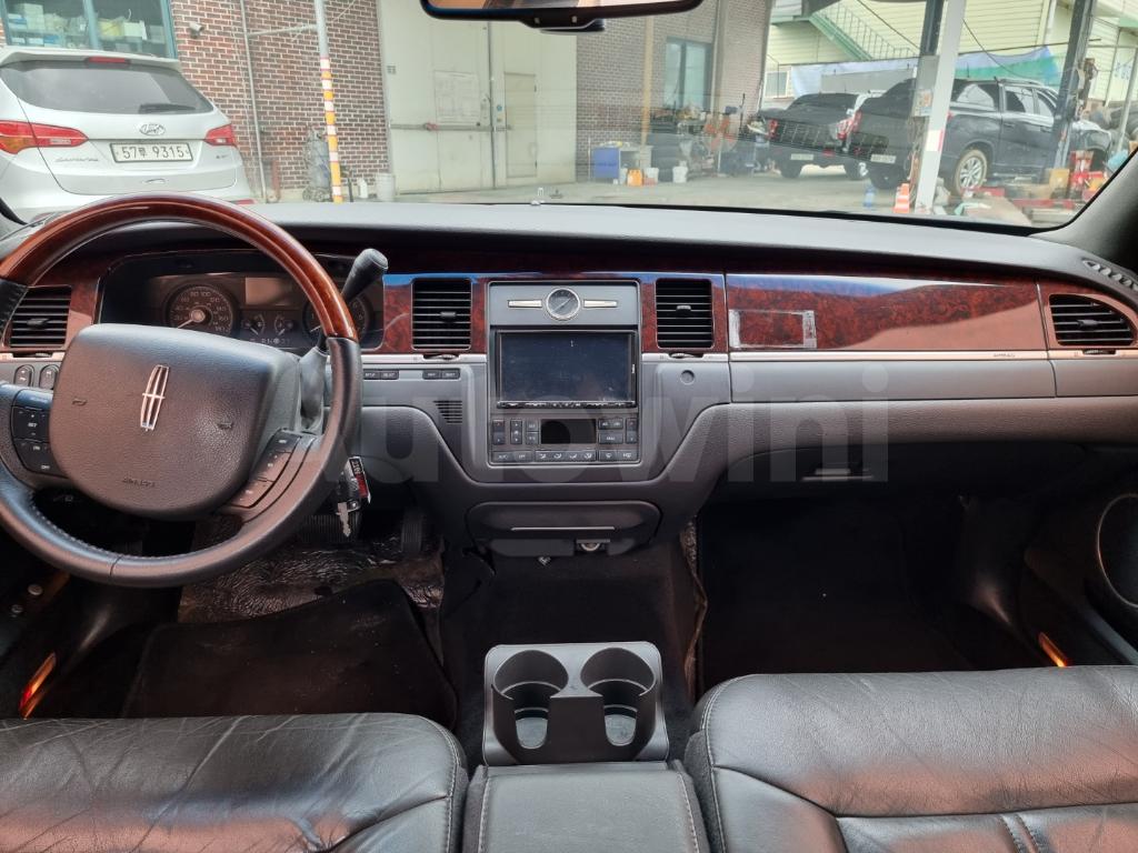 2010 LINCOLN TOWN CAR 5SET - 25