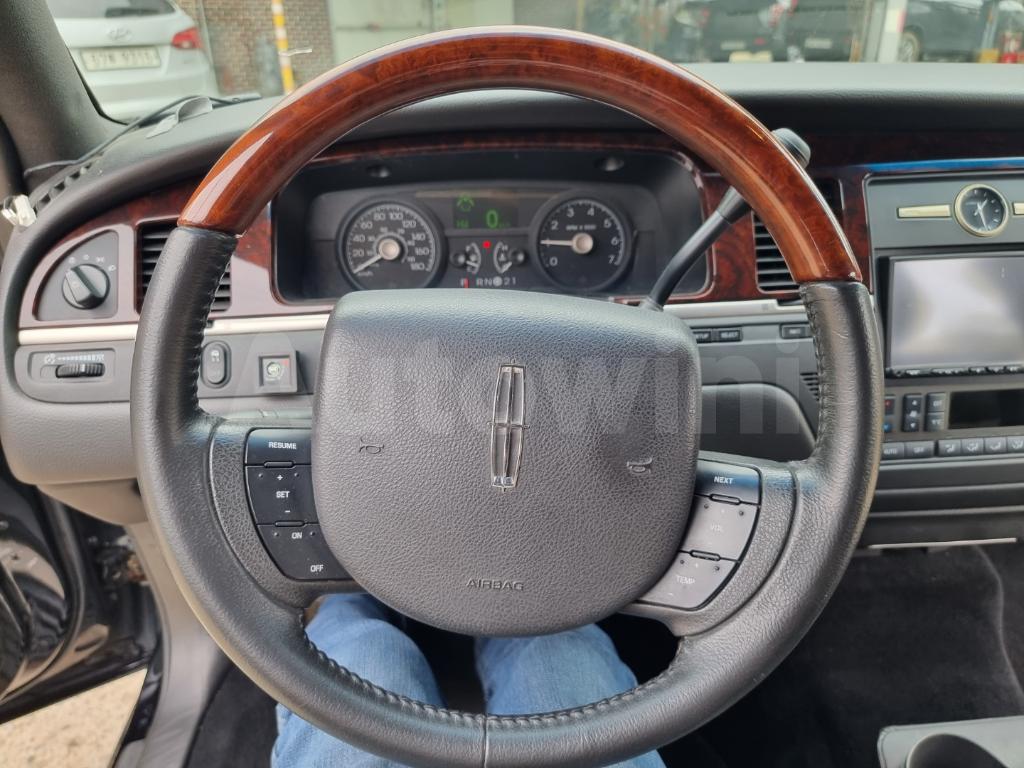 2010 LINCOLN TOWN CAR 5SET - 28