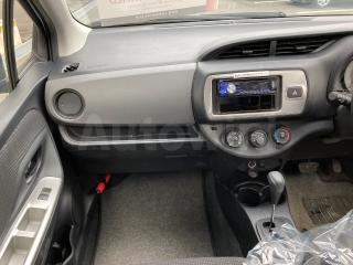 2015 TOYOTA VITZ F - 9