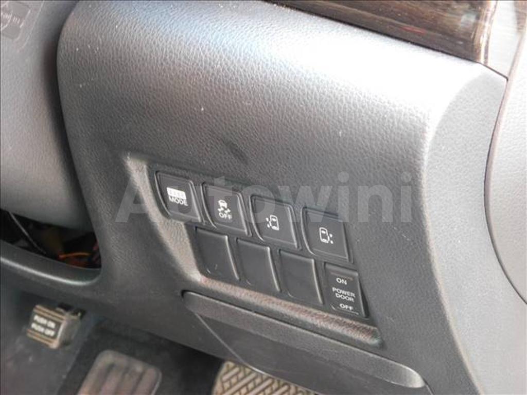 2011 NISSAN ELGRAND - 9