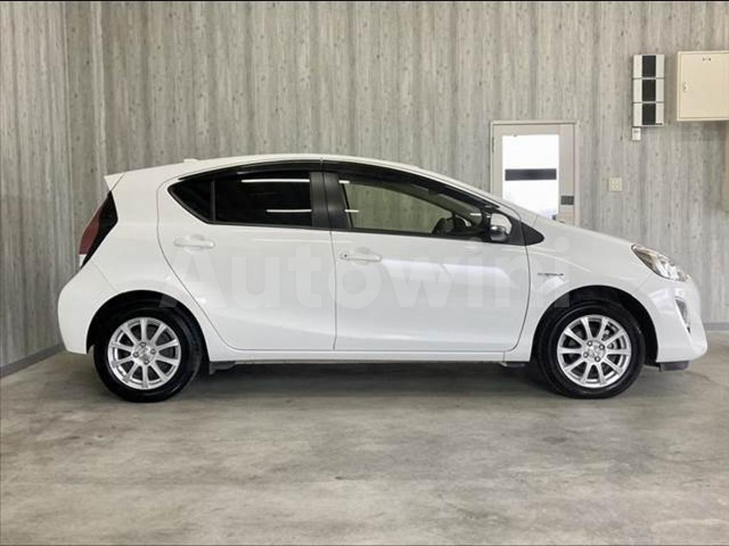 2015 TOYOTA AQUA - 9