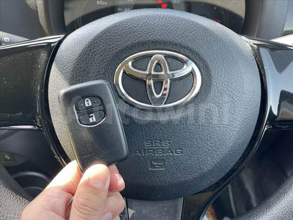 KSP130-2230055 2018 TOYOTA VITZ-3