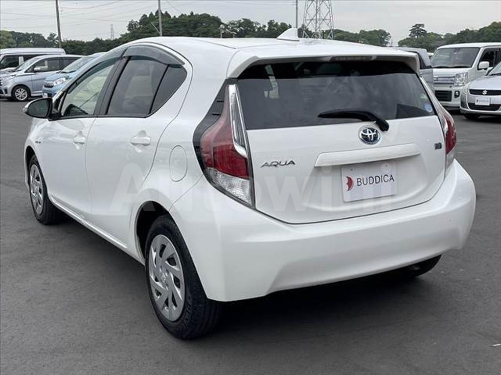 2017 TOYOTA AQUA - 8