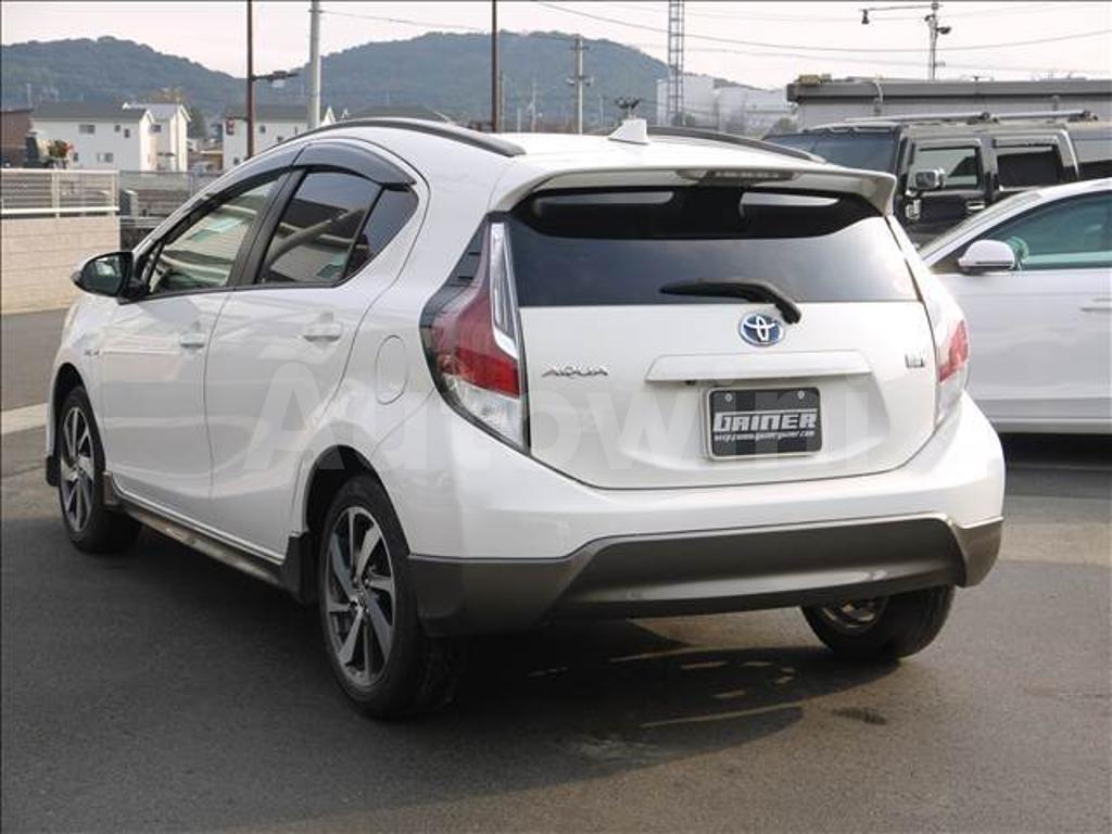 2015 TOYOTA AQUA - 8