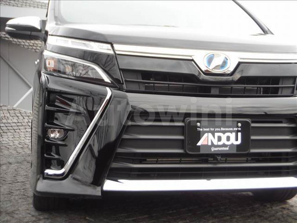 2018 TOYOTA VOXY - 8