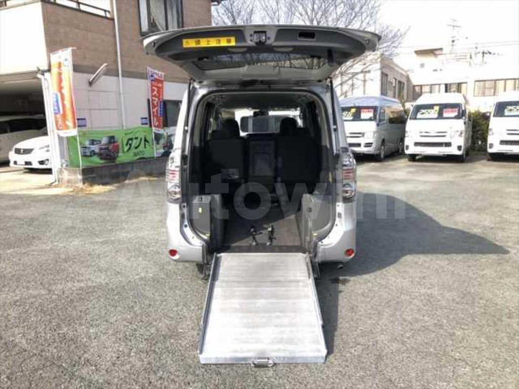 ZRR70-0299625 2010 TOYOTA VOXY-1