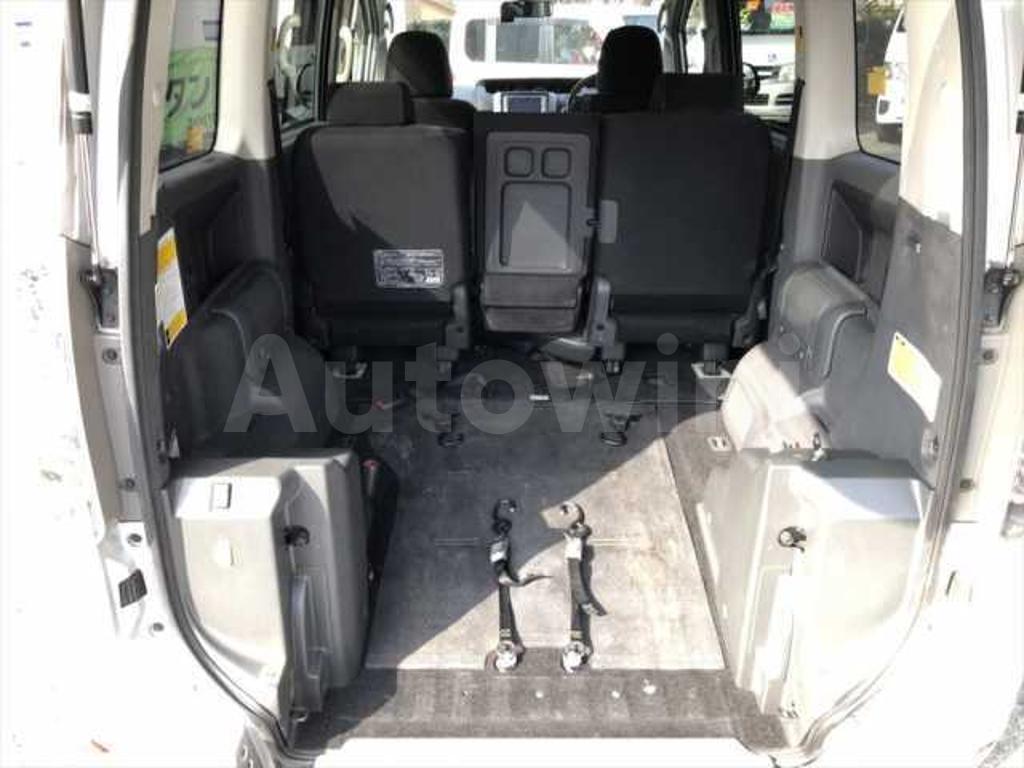 ZRR70-0299625 2010 TOYOTA VOXY-2