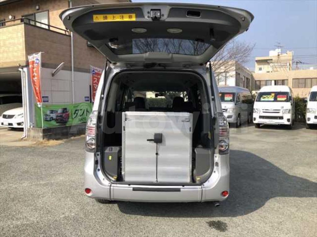 ZRR70-0299625 2010 TOYOTA VOXY-4