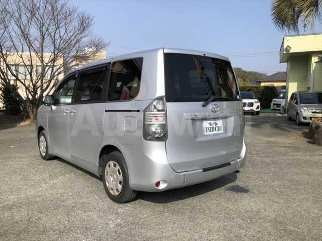 2010 TOYOTA VOXY - 8