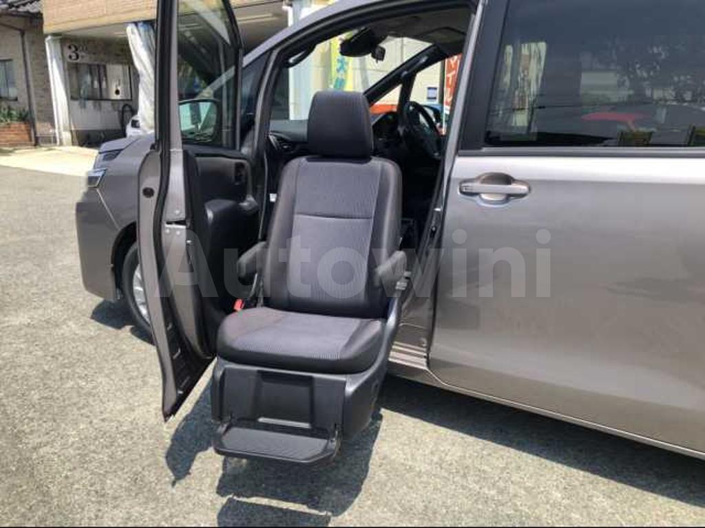 ZRR80-0368715 2017 TOYOTA VOXY-1
