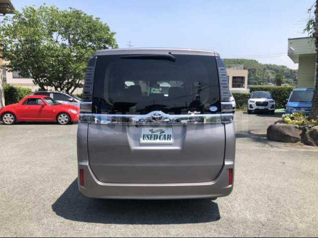 2017 TOYOTA VOXY - 8