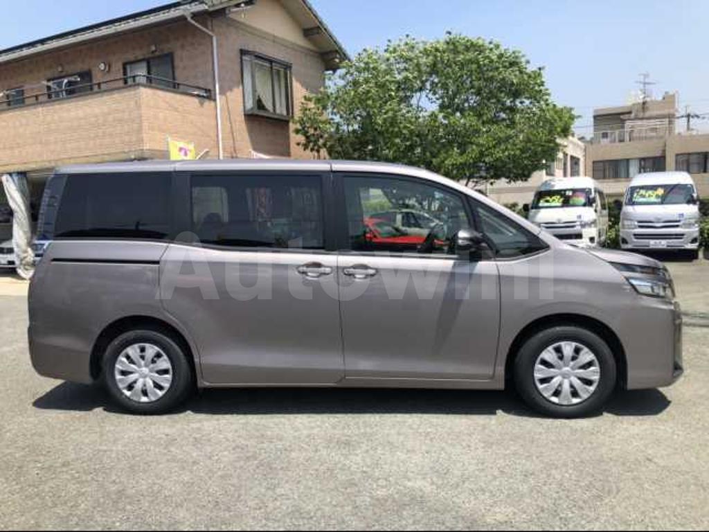 2017 TOYOTA VOXY - 10
