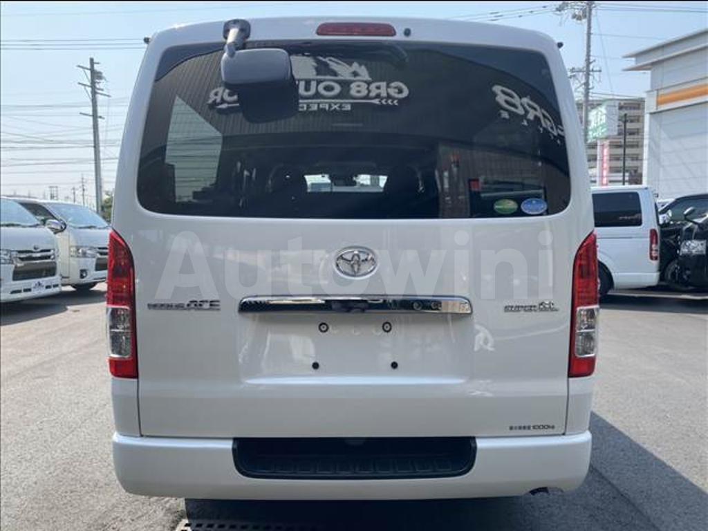 GDH201-1002143 2017 TOYOTA REGIUSACE VAN-2