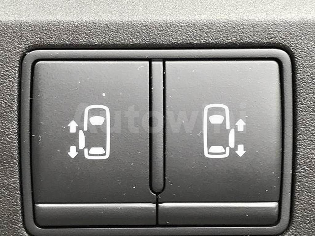 GFC27-024607 2017 NISSAN SERENA-5