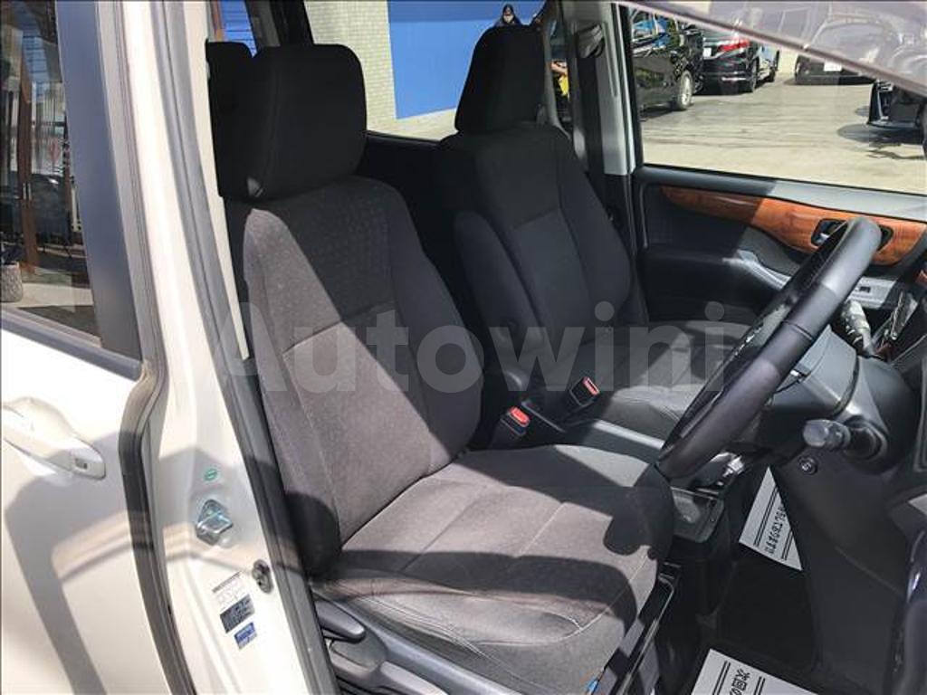 ZWR80-0130345 2015 TOYOTA VOXY V-5