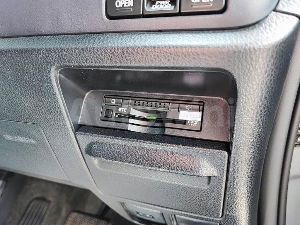 2015 TOYOTA VOXY - 10