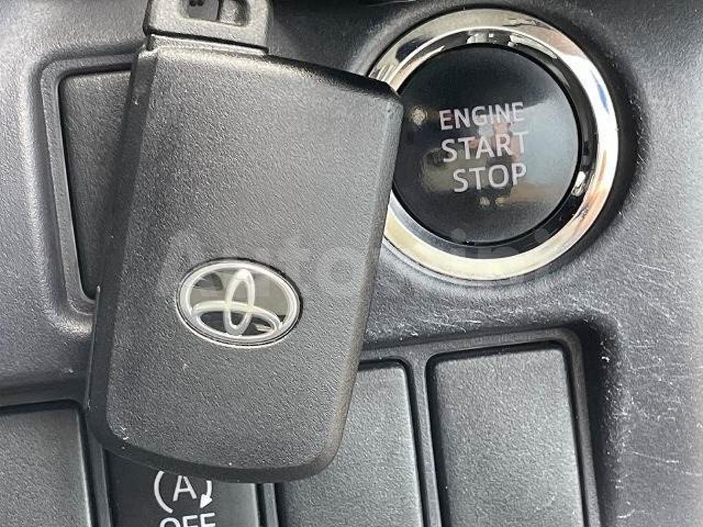 2014 TOYOTA VOXY - 9