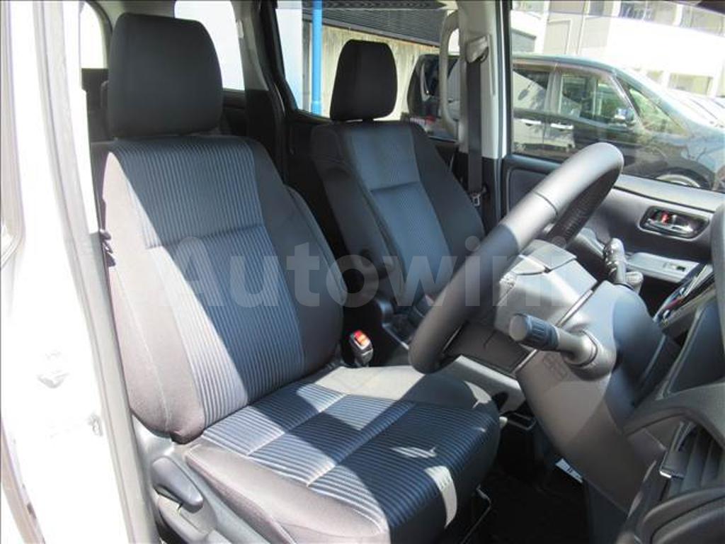 ZRR80-0187879 2015 TOYOTA VOXY-3