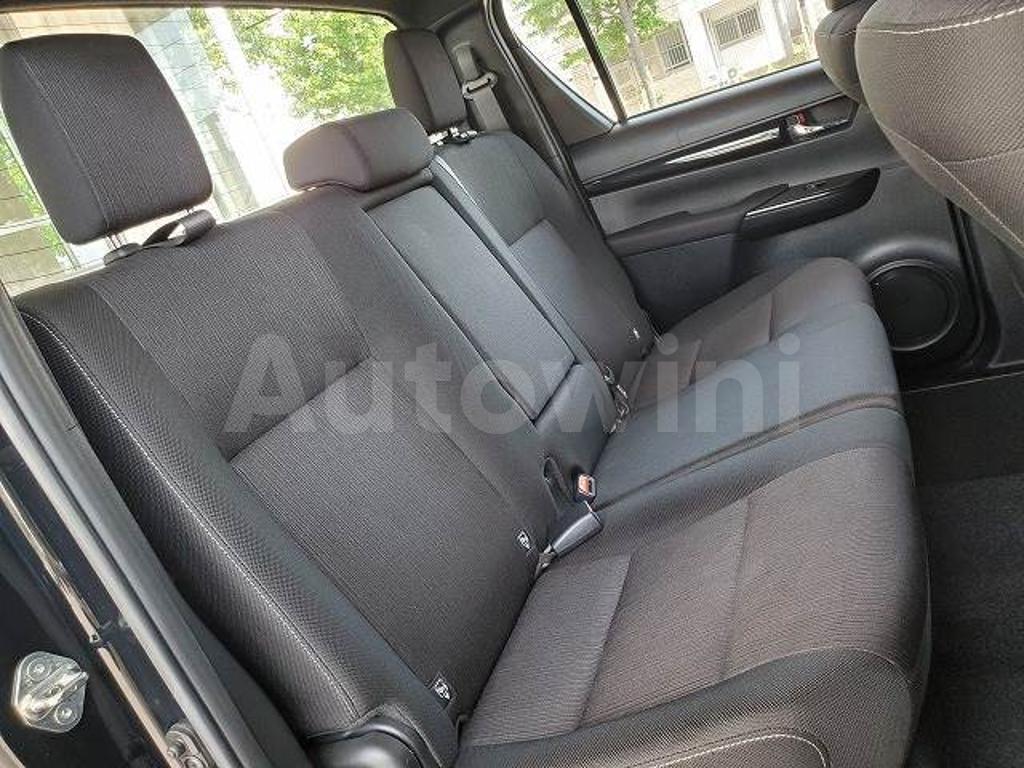 2019 TOYOTA HILUX - 10
