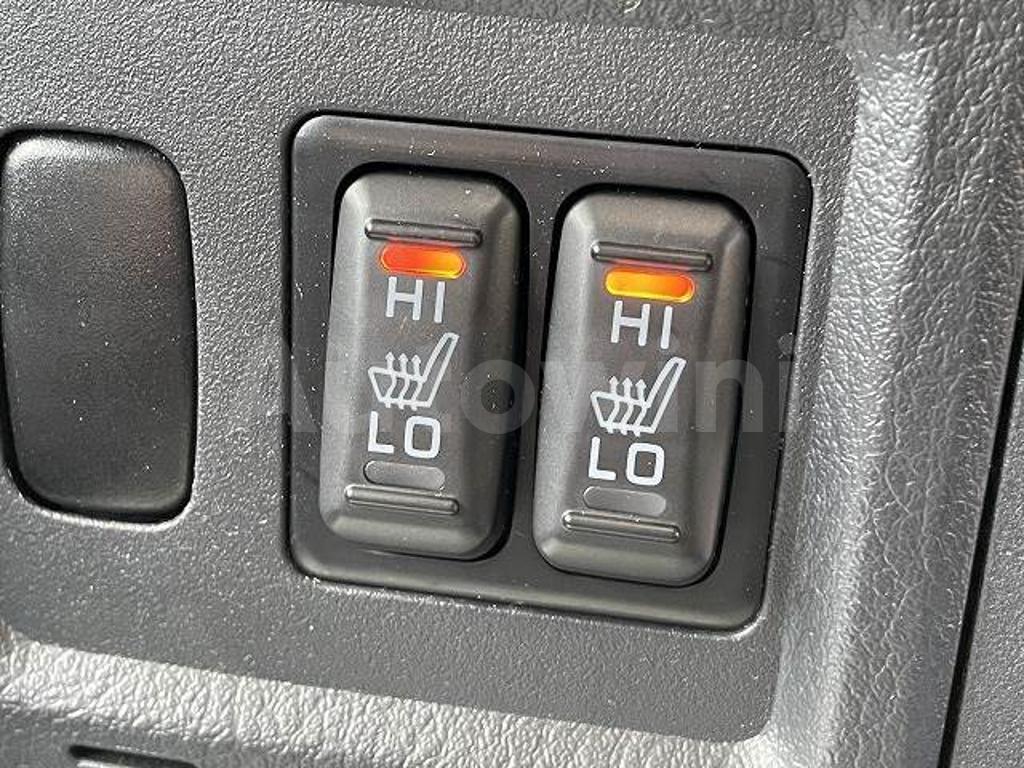 2017 MITSUBISHI PAJERO - 8