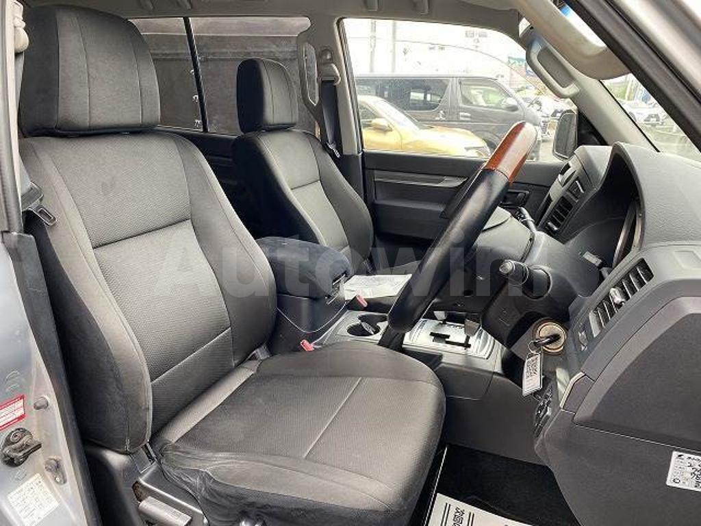 V93W-0300649 2010 MITSUBISHI PAJERO-4