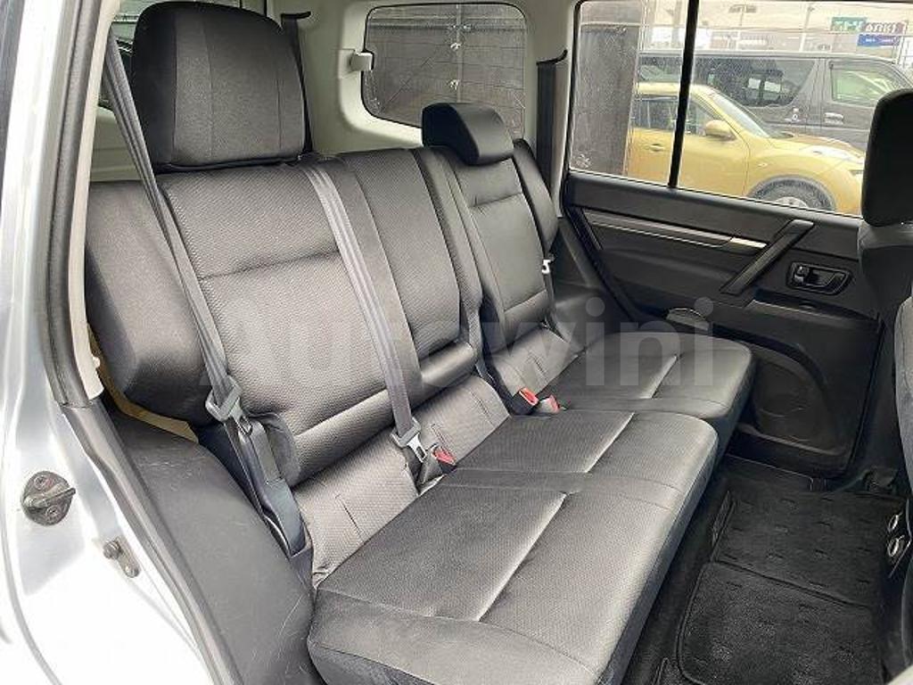 V93W-0300649 2010 MITSUBISHI PAJERO-5